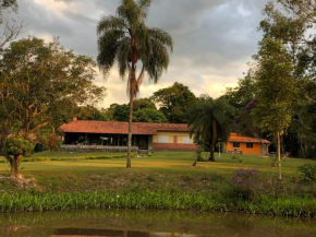 Chácara à beira lago entre BH-Inhotim